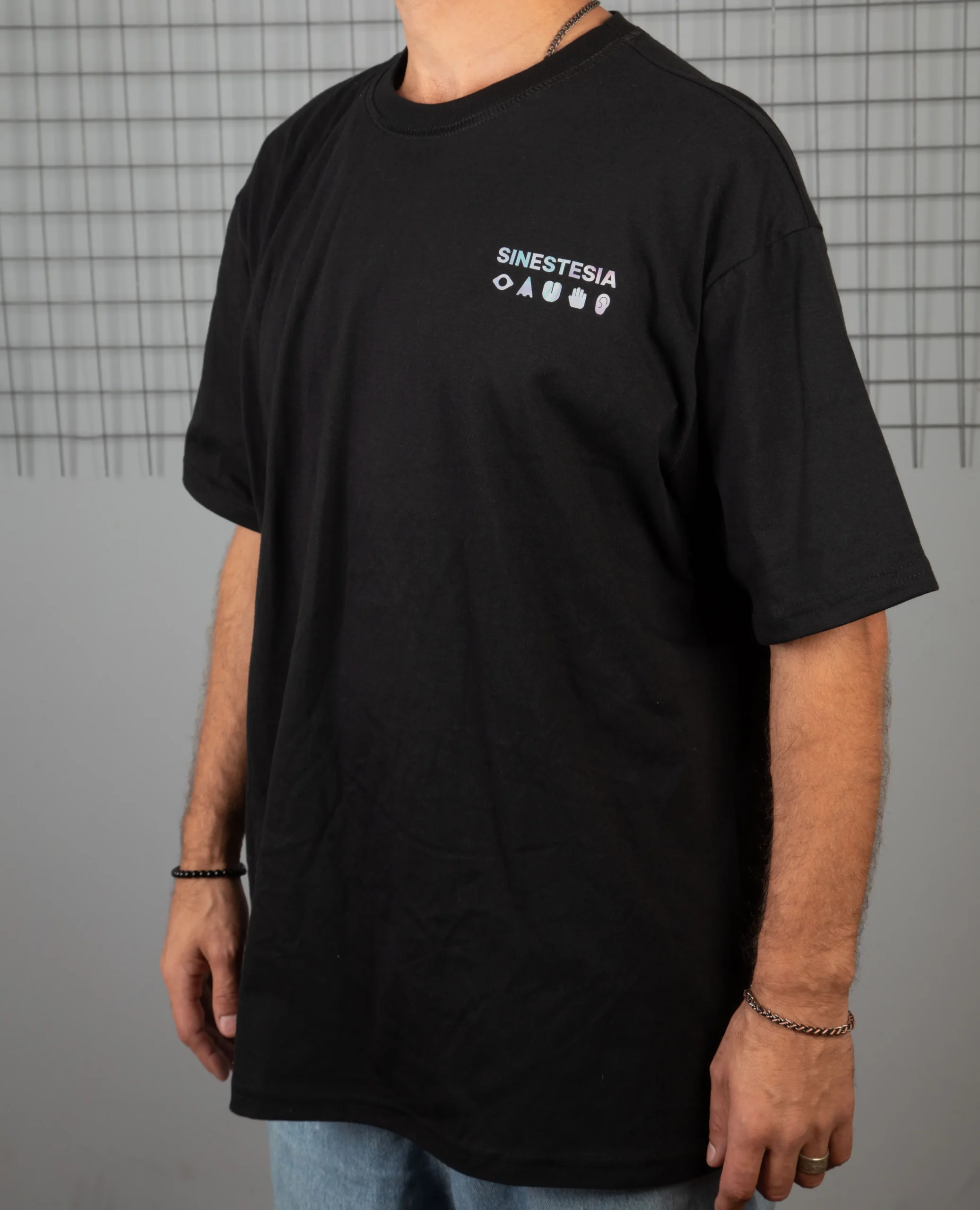 Remera Sinestesia Origen Básica Negra v1.0 - Imagen 4