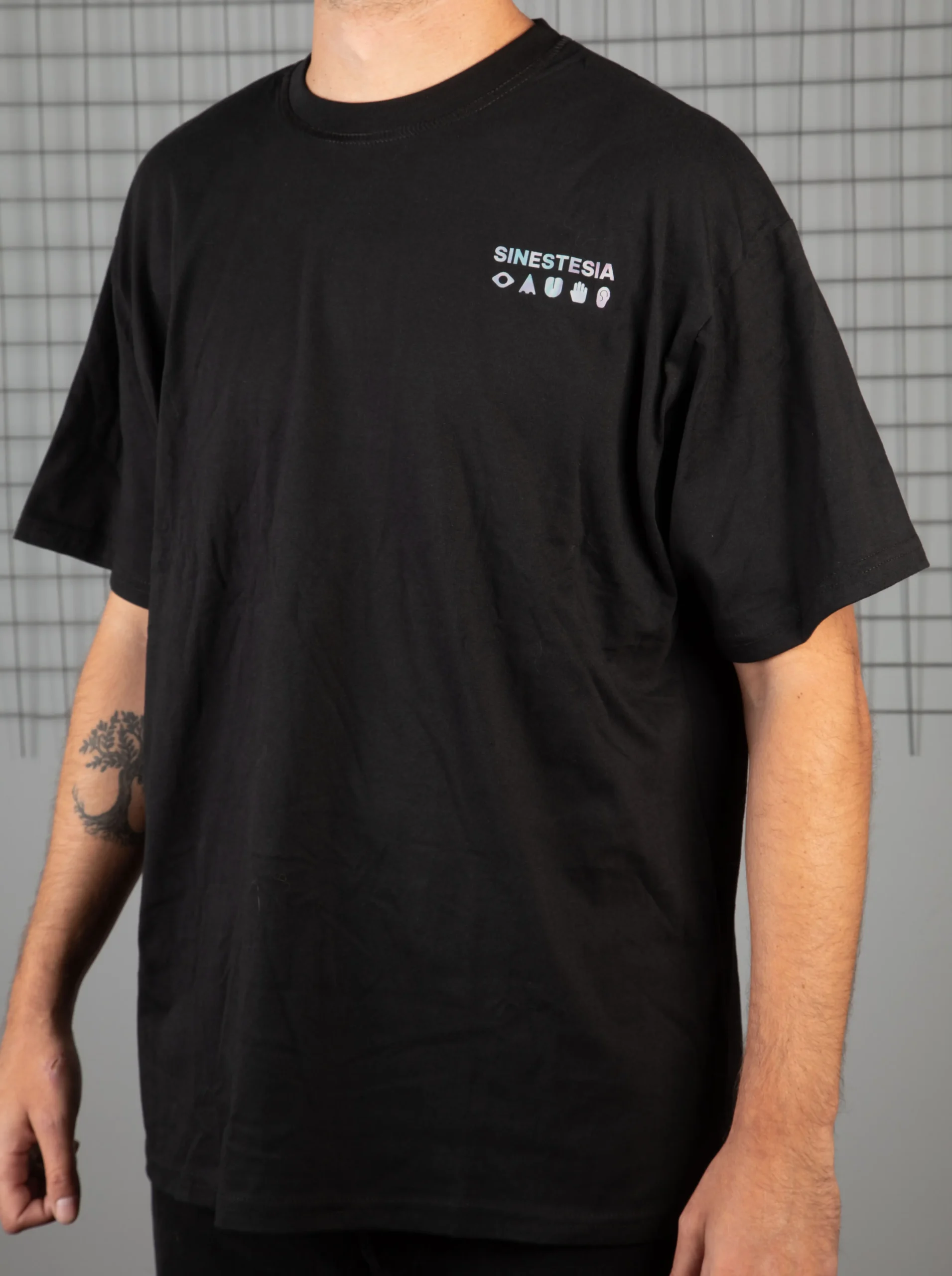 Remera Sinestesia Origen Básica Negra v1.0 - Imagen 6